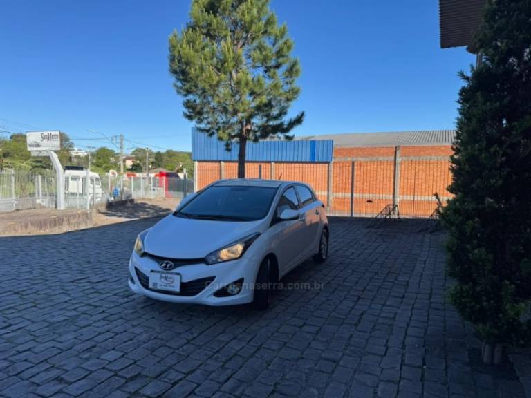 HYUNDAI - HB20 - 2013/2014 - Branca - R$ 43.000,00