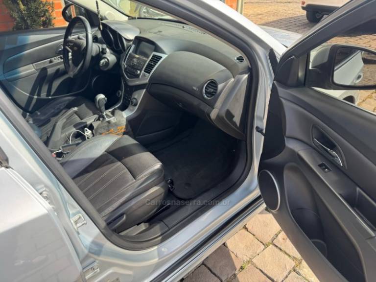 CHEVROLET - CRUZE - 2012/2013 - Prata - R$ 59.000,00
