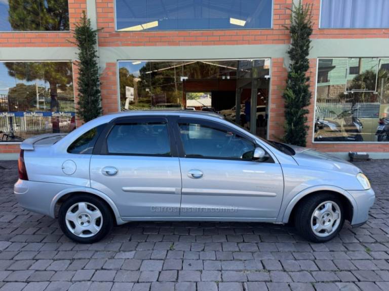 CHEVROLET - CORSA - 2011/2011 - Prata - R$ 26.000,00