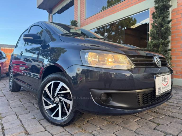 VOLKSWAGEN - FOX - 2010/2011 - Azul - R$ 33.000,00