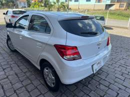 CHEVROLET - ONIX - 2013/2014 - Branca - R$ 43.000,00