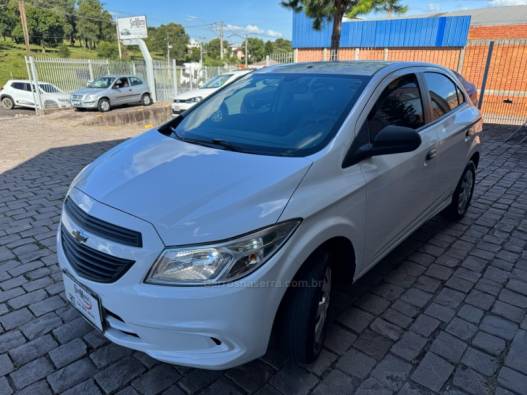 CHEVROLET - ONIX - 2015/2016 - Branca - R$ 47.000,00