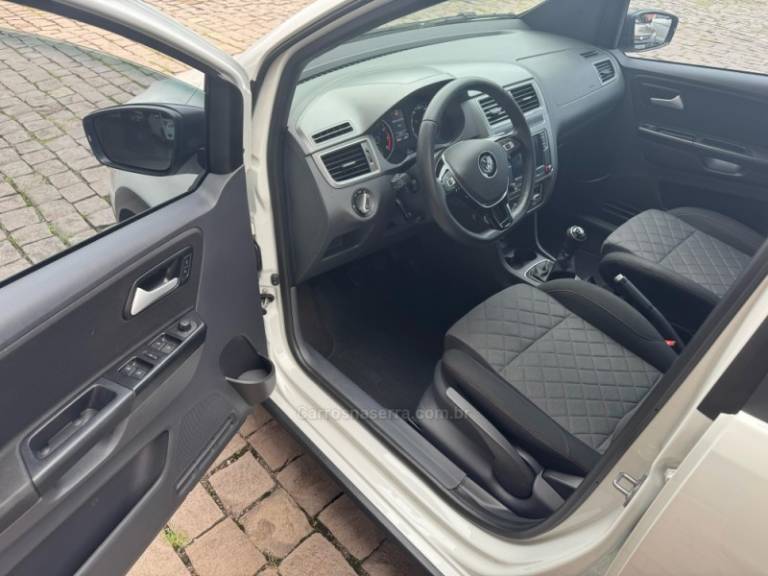 VOLKSWAGEN - FOX - 2018/2019 - Branca - R$ 65.000,00