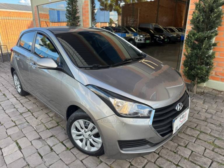 HYUNDAI - HB20 - 2018/2018 - Prata - R$ 58.000,00
