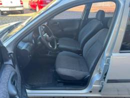 CHEVROLET - CORSA - 2000/2001 - Prata - R$ 14.000,00