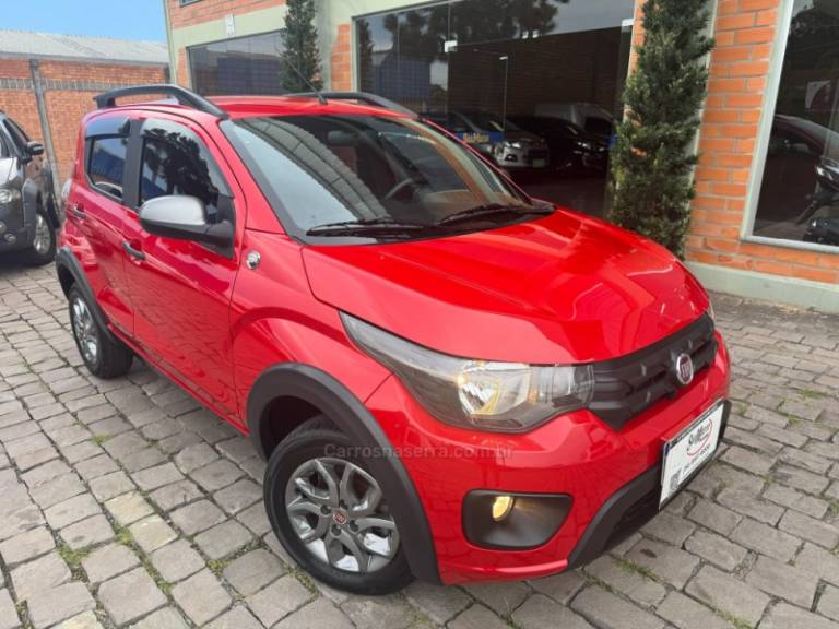 FIAT - MOBI - 2018/2019 - Vermelha - R$ 50.000,00