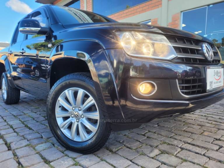 VOLKSWAGEN - AMAROK - 2010/2011 - Preta - R$ 85.000,00