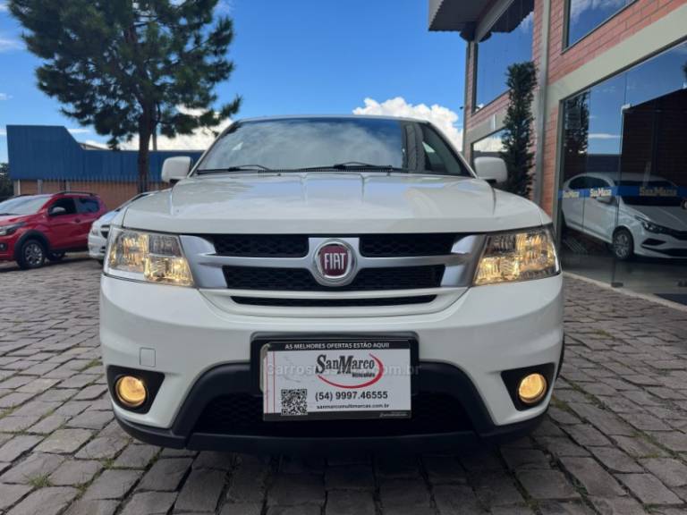 FIAT - FREEMONT - 2012/2012 - Branca - R$ 55.000,00