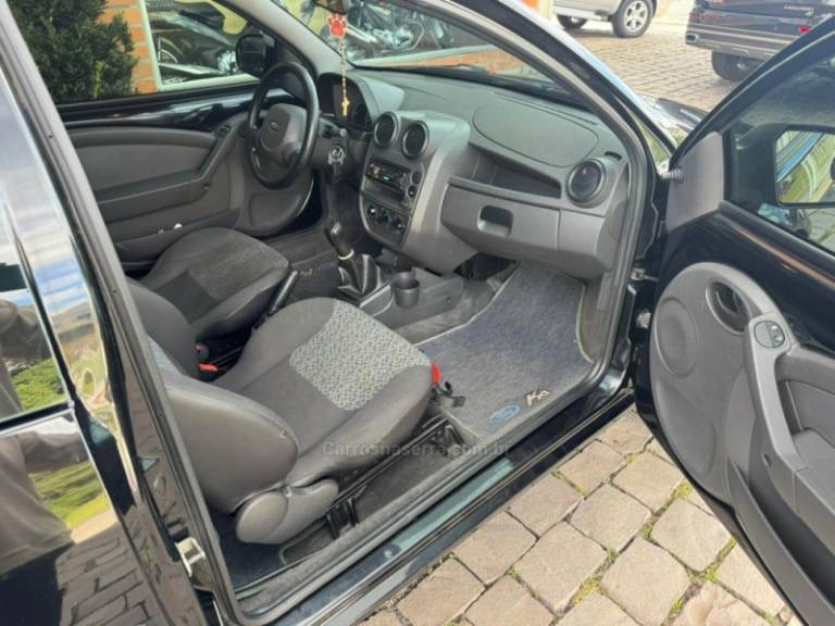 FORD - KA - 2011/2012 - Preta - R$ 27.000,00