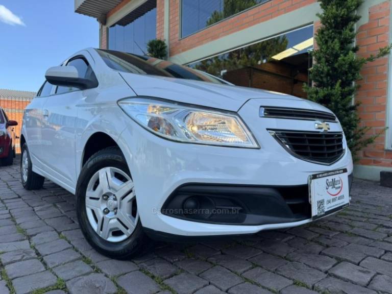CHEVROLET - ONIX - 2013/2014 - Branca - R$ 43.000,00