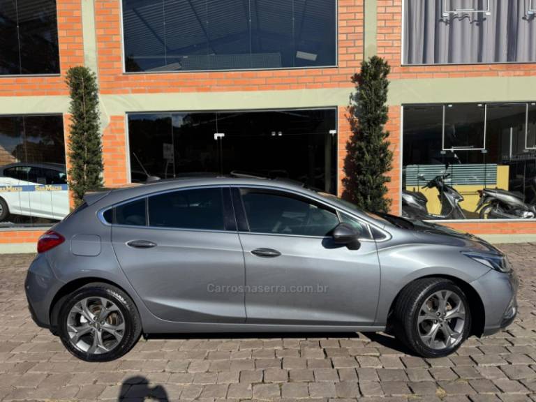 CHEVROLET - CRUZE - 2017/2018 - Cinza - R$ 92.000,00