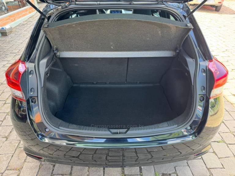 TOYOTA - YARIS - 2020/2021 - Preta - R$ 88.000,00