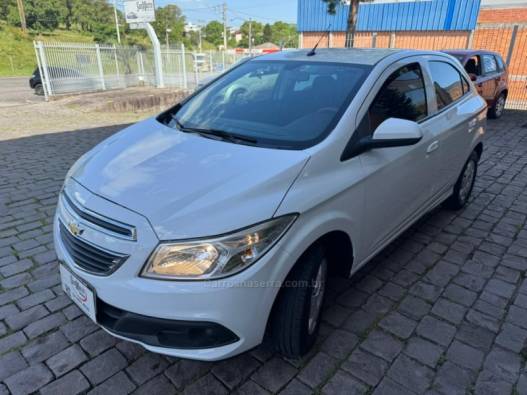 CHEVROLET - ONIX - 2013/2014 - Branca - R$ 43.000,00