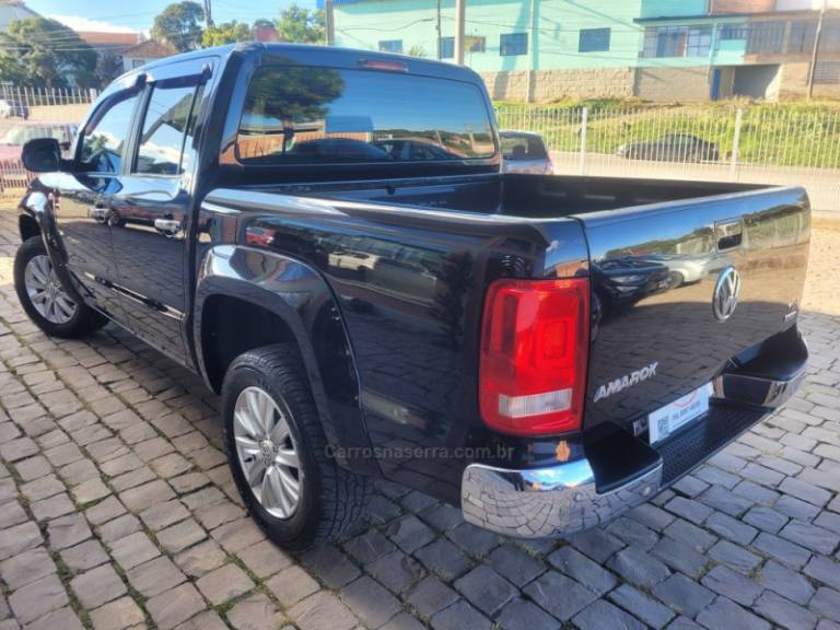 VOLKSWAGEN - AMAROK - 2010/2011 - Preta - R$ 85.000,00