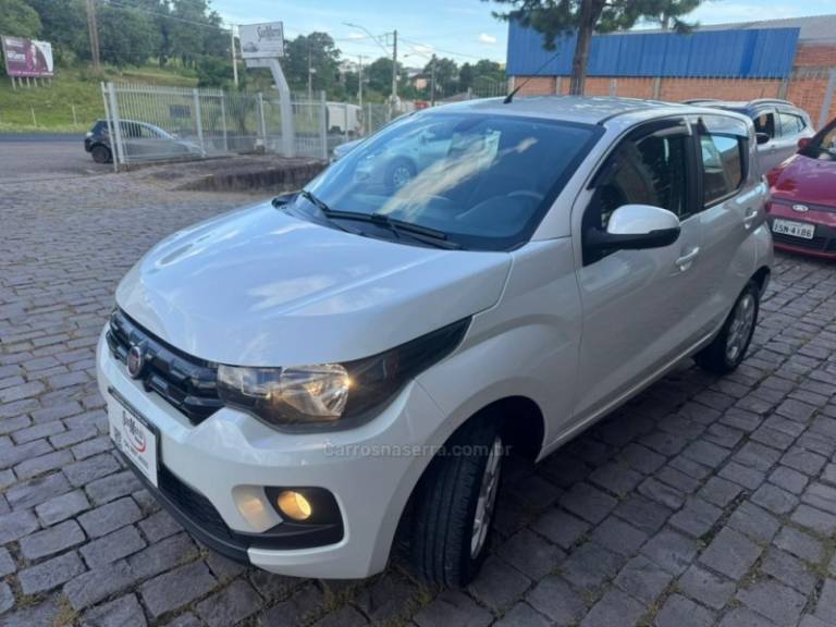 FIAT - MOBI - 2017/2018 - Branca - R$ 46.000,00