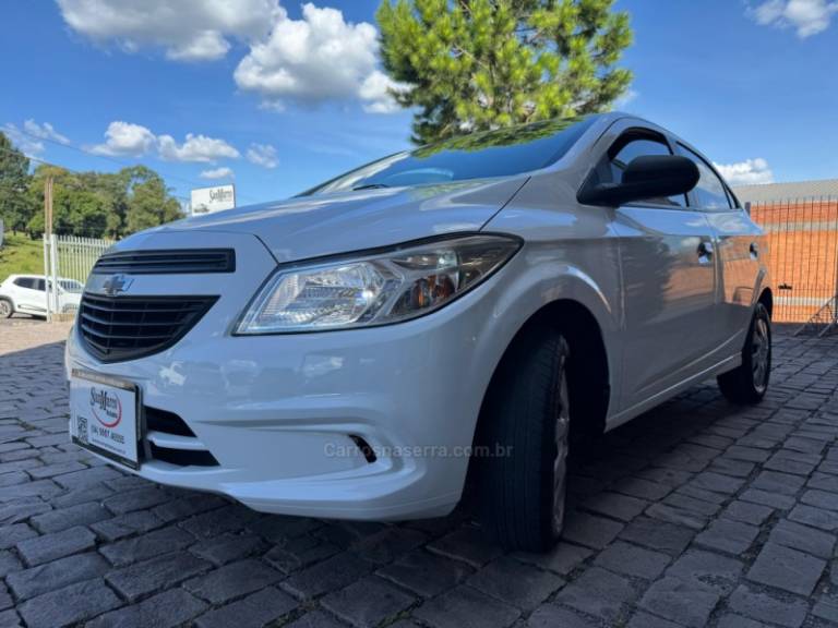 CHEVROLET - ONIX - 2015/2016 - Branca - R$ 47.000,00