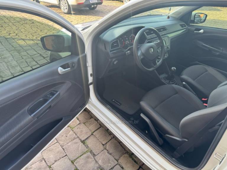 VOLKSWAGEN - SAVEIRO - 2022/2023 - Branca - R$ 85.000,00