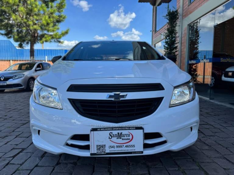 CHEVROLET - ONIX - 2015/2016 - Branca - R$ 47.000,00