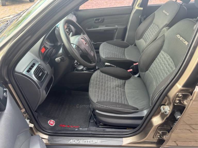 FIAT - PALIO - 2013/2014 - Cinza - R$ 47.000,00