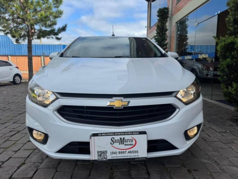 CHEVROLET - ONIX - 2017/2018 - Branca - R$ 60.000,00