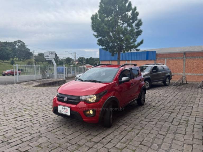FIAT - MOBI - 2018/2019 - Vermelha - R$ 50.000,00