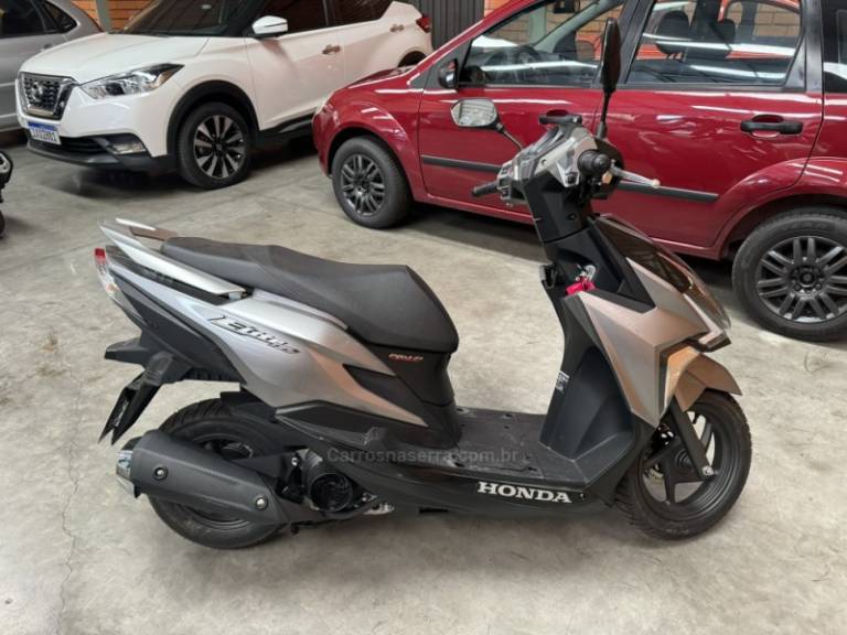 HONDA - ELITE - 2023/2024 - Prata - R$ 14.000,00