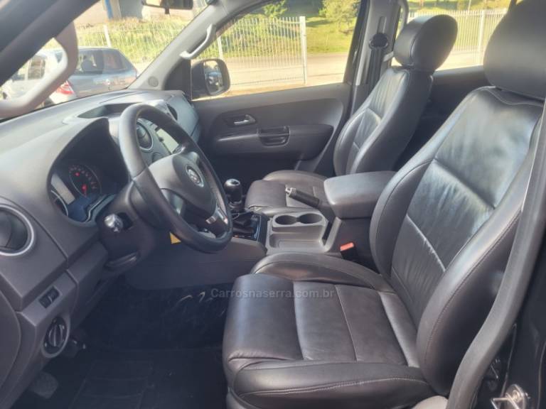 VOLKSWAGEN - AMAROK - 2010/2011 - Preta - R$ 85.000,00