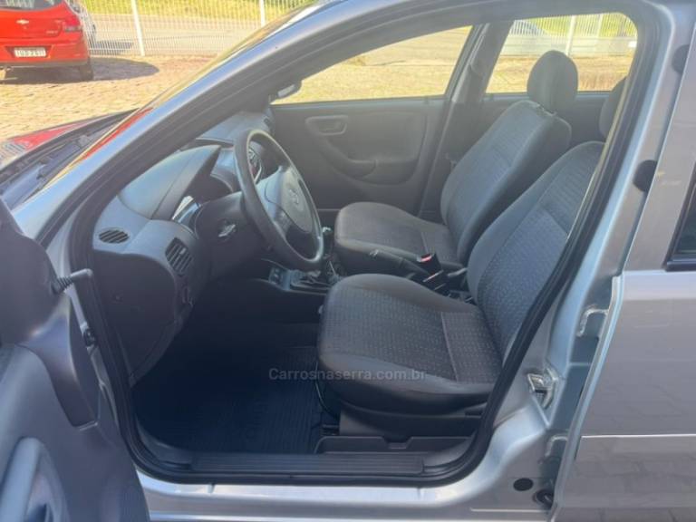 CHEVROLET - CORSA - 2012/2012 - Prata - R$ 35.000,00