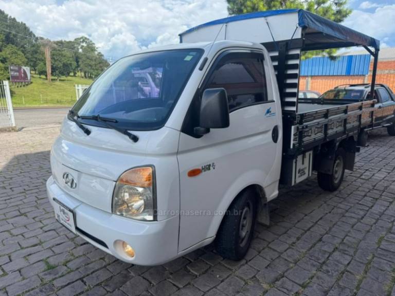 HYUNDAI - HR - 2011/2012 - Branca - R$ 98.000,00