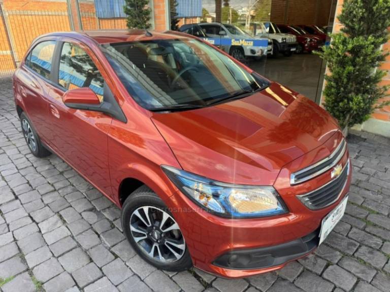 CHEVROLET - ONIX - 2013/2013 - Laranja - R$ 45.000,00