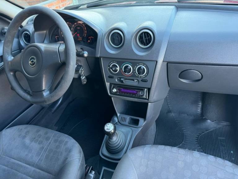 CHEVROLET - PRISMA - 2009/2010 - Vermelha - R$ 26.000,00