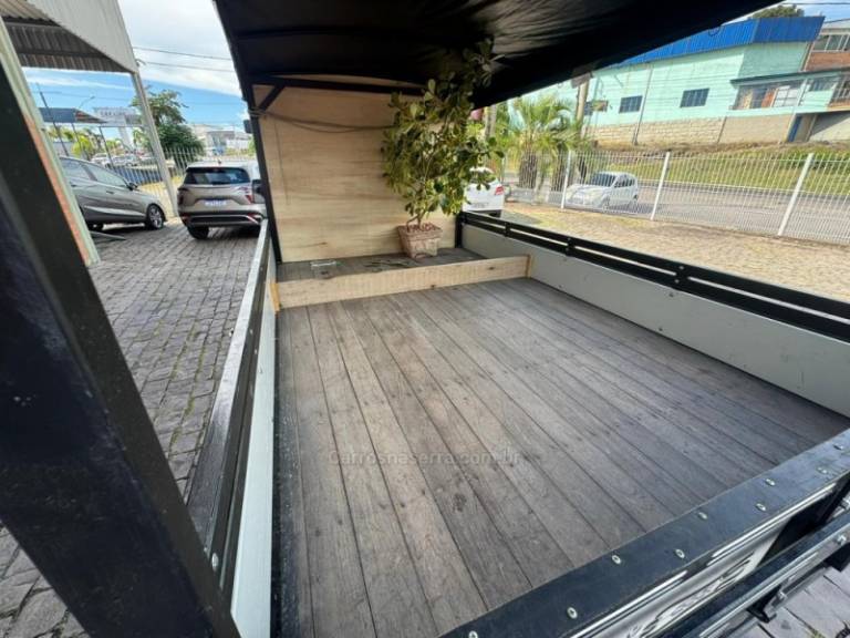 HYUNDAI - HR - 2011/2012 - Branca - R$ 98.000,00