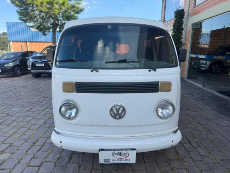 VOLKSWAGEN - KOMBI - 2003/2004 - Branca - R$ 36.000,00