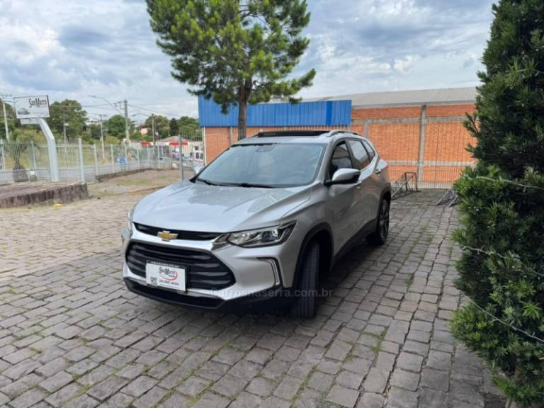 CHEVROLET - TRACKER - 2022/2023 - Prata - R$ 110.000,00