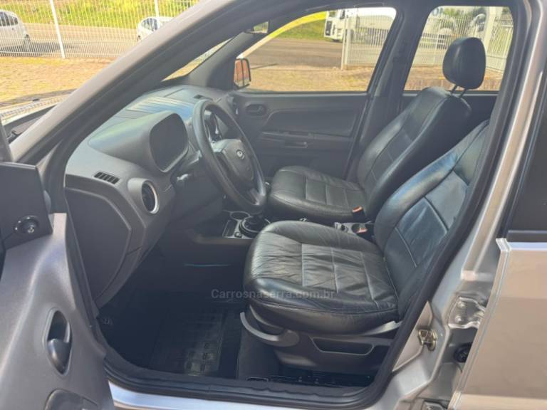 FORD - ECOSPORT - 2005/2006 - Prata - R$ 29.500,00
