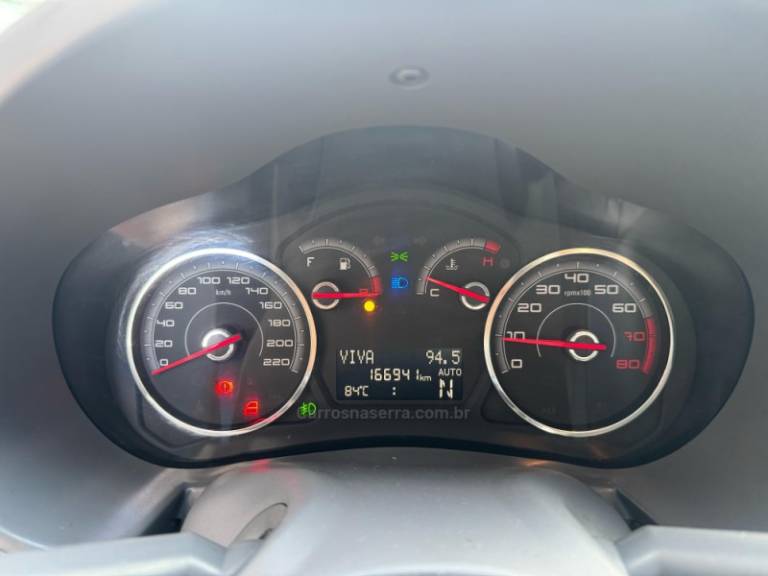 FIAT - SIENA - 2014/2015 - Prata - R$ 45.000,00