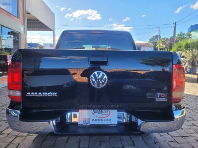 VOLKSWAGEN - AMAROK - 2010/2011 - Preta - R$ 85.000,00