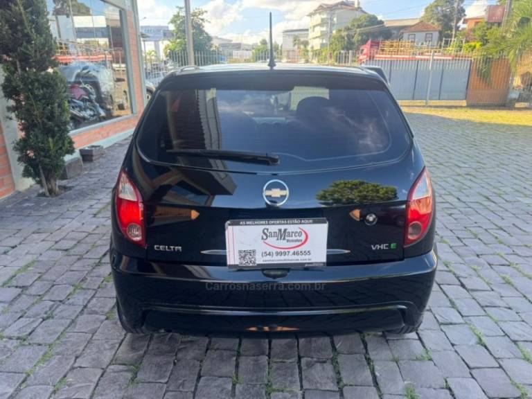 CHEVROLET - CELTA - 2009/2010 - Preta - R$ 27.000,00