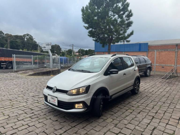VOLKSWAGEN - FOX - 2018/2019 - Branca - R$ 65.000,00
