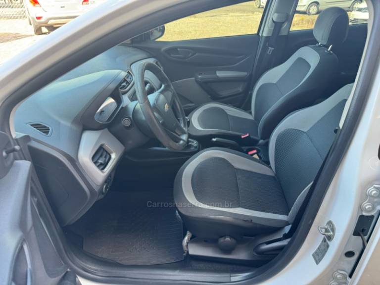 CHEVROLET - ONIX - 2015/2016 - Branca - R$ 47.000,00