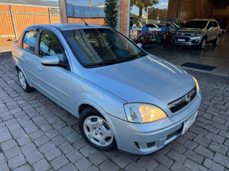 CHEVROLET - CORSA - 2011/2011 - Prata - R$ 26.000,00