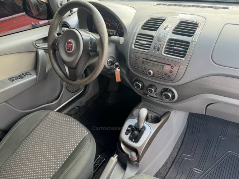 FIAT - SIENA - 2014/2015 - Prata - R$ 45.000,00