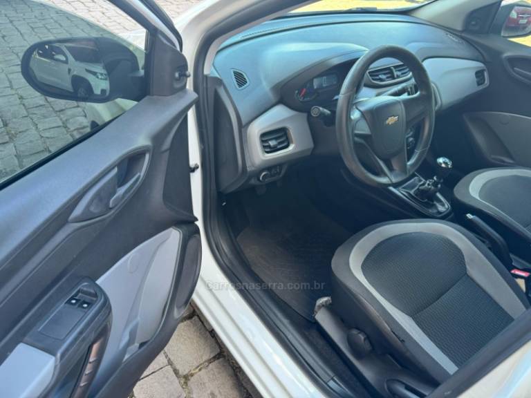 CHEVROLET - ONIX - 2015/2016 - Branca - R$ 47.000,00