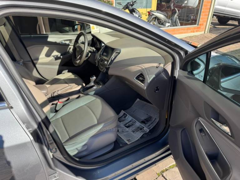 CHEVROLET - CRUZE - 2017/2018 - Cinza - R$ 92.000,00