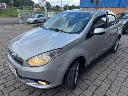 FIAT - SIENA - 2014/2015 - Prata - R$ 45.000,00