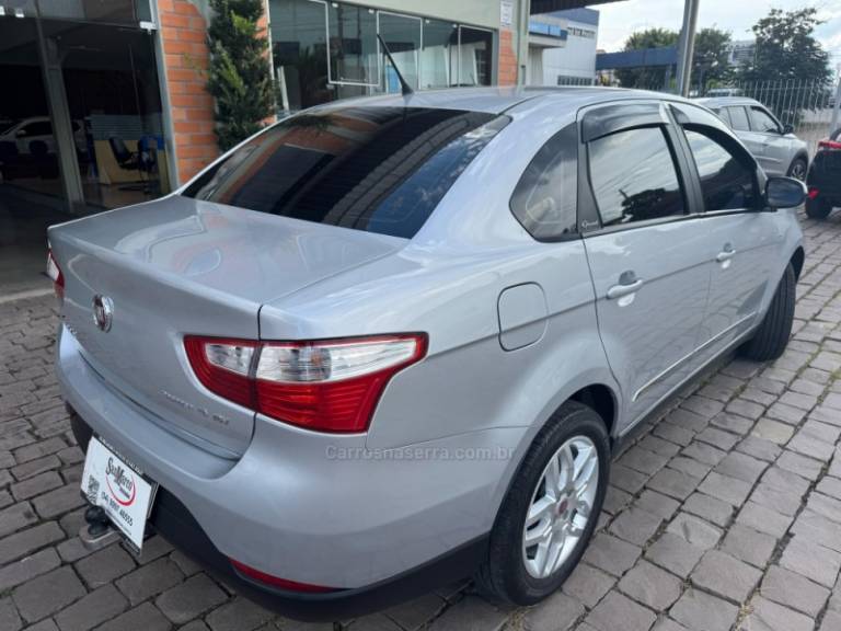 FIAT - SIENA - 2014/2015 - Prata - R$ 45.000,00