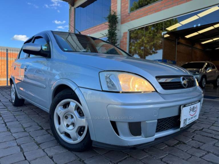 CHEVROLET - CORSA - 2011/2011 - Prata - R$ 26.000,00