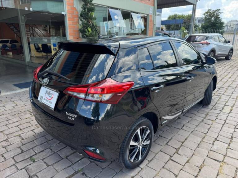 TOYOTA - YARIS - 2020/2021 - Preta - R$ 88.000,00