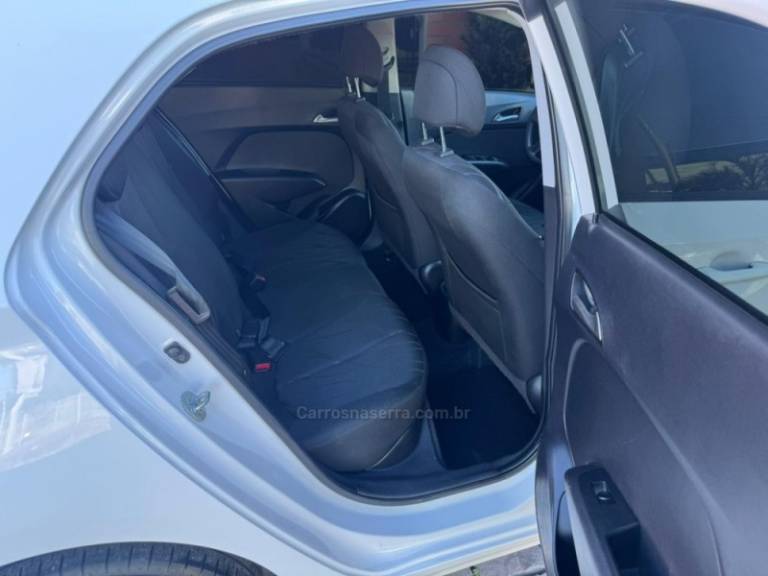 HYUNDAI - HB20 - 2013/2014 - Branca - R$ 43.000,00