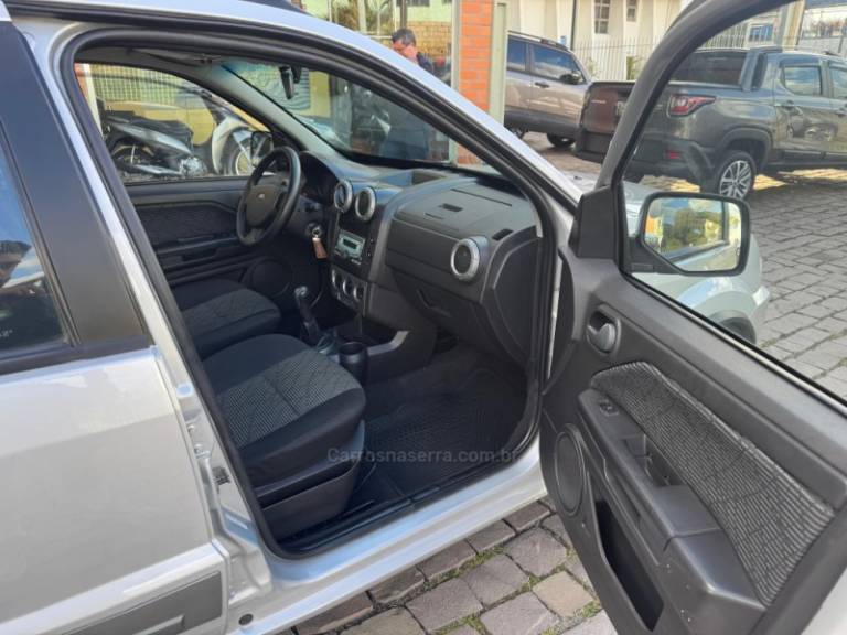FORD - ECOSPORT - 2011/2012 - Prata - R$ 46.000,00
